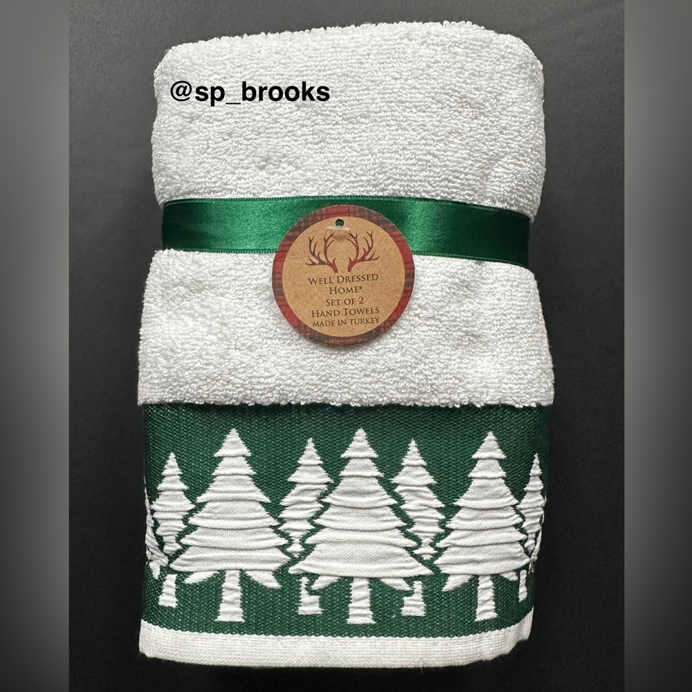 🎁Well Dressed Home Christmas Tree Hand Towel Set - Wintergreen Pleasure - 2PCS